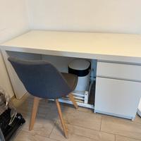 Scrivania con cassettiera Malm Ikea