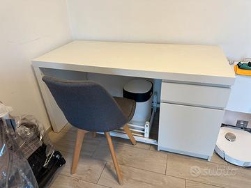 Scrivania con cassettiera Malm Ikea