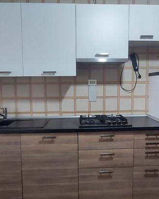 CUCINA IKEA DA 3,5 M ELEGANTE, CURATA E ROBUSTA
