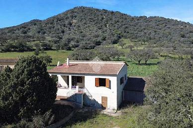 CASA INDIPENDENTE A LOIRI PORTO SAN PAOLO