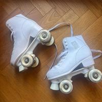 Pattini a rotelle bianchi