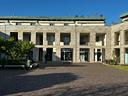 olmo-di-negozio-di-55-mq-vetrina-fronte-piazza