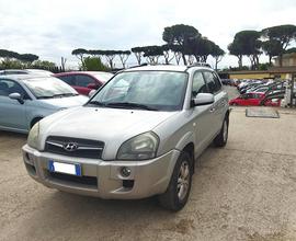 HYUNDAI Tucson 2.0d 4WD 150cv CERCHI IN LEGA LET
