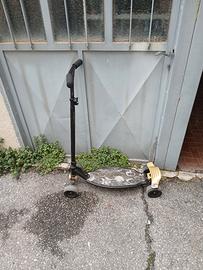 monopattino a 4 ruote oxelo