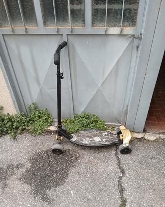 monopattino a 4 ruote oxelo