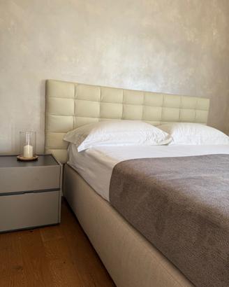 Testata letto artigianale nuova in vera pelle