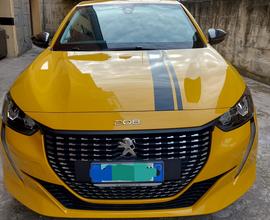 Peugeot 208 giallo faro