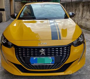 Peugeot 208 giallo faro