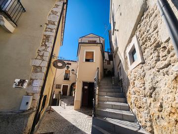 Casa indipendente su 3 livelli Pretoro