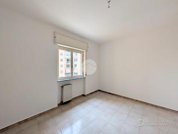 4 LOCALI A MELITO DI NAPOLI