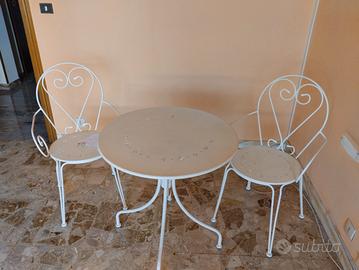 set tavolo e sedie in ferro