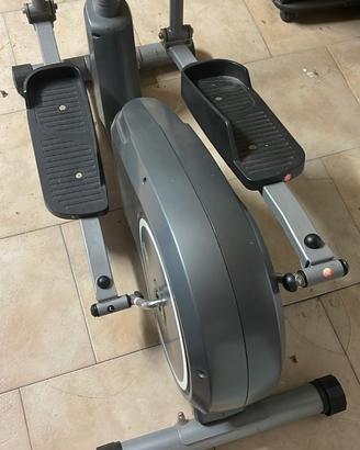 Cyclette ellittica elettromagnetica con volano da