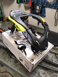 Leatt brace DBX 5.5 più pettorina
