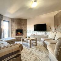 S1 . tre vani di 140 mq con camino