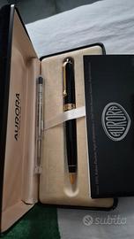 Penna a sfera Aurora 88 con confezione e refill