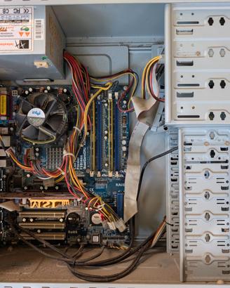 PC Fisso Core 2 Duo / 2GB RAM / 450W - Funzionante
