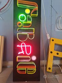 Insegna a cassonetto neon
