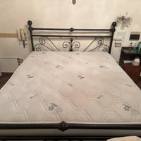 Letto matrimoniale in ferro battuto
