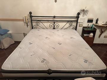 Letto matrimoniale in ferro battuto