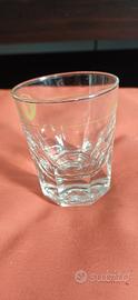 bicchierino da liquore in vetro con decoro verde