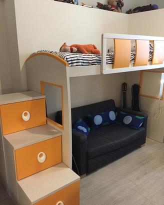 Letto a soppalco e scala