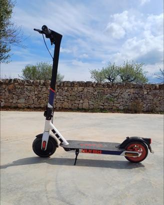 MONOPATTINO APRILIA eSrZ