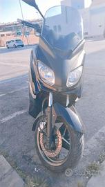 Come vedete dalle foto lo scooter è nuovo