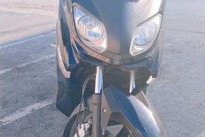 Come vedete dalle foto lo scooter è nuovo