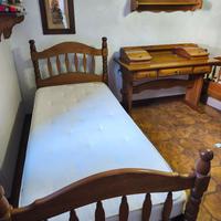Letto e scrivania legno massello
