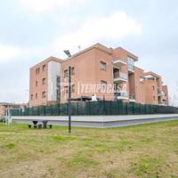 Trilocale al primo piano con ampia autorimessa