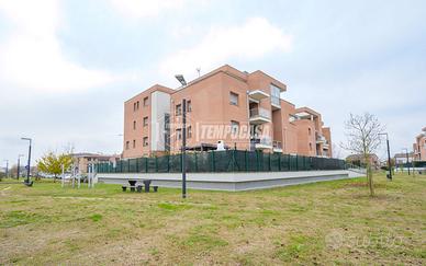 Trilocale al primo piano con ampia autorimessa