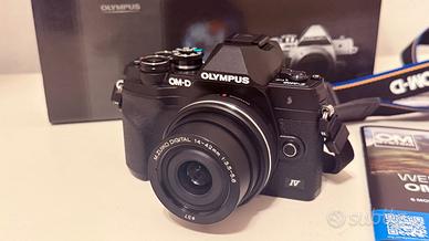 Olympus OM-D E-M10 Mark IV - 14-42mm - pari nuovo