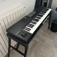 Komplete kontrol s61 tastiera midi + stand incluso