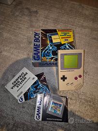 Gameboy  con scatola e gioco Super Mario