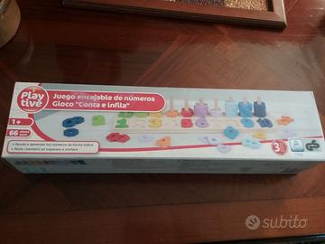 Gioco in legno conta e infila