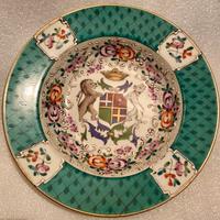 Piatto ceramica regale leone corona stemma regale