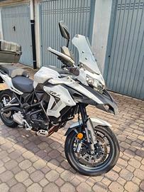 moto Benelli trk 502 2023