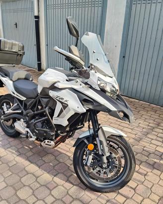 moto Benelli trk 502 2023