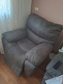 divano reclinabile elettricamente 