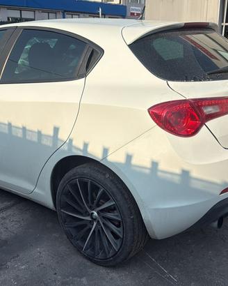 ricambi usati Alfa Romeo giulietta anno 2013 cilin