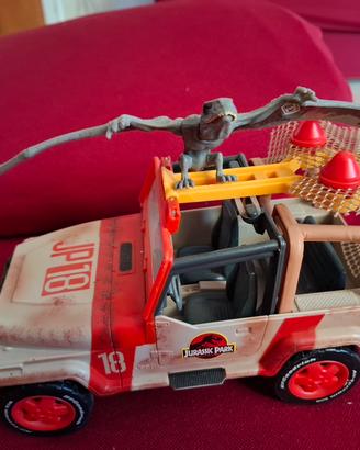 jurassic world jeep e dinosauro