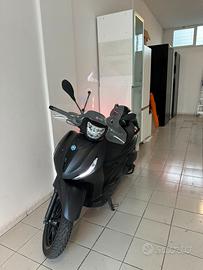 Beverly 300cc anno 2023