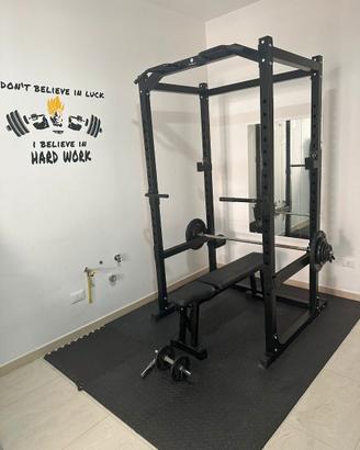 Power rack multifunzione con panca e pesi
