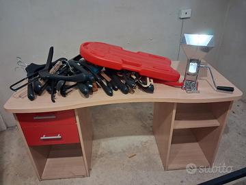 scrivania in legno 