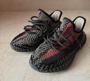 Yeezy 350 nere