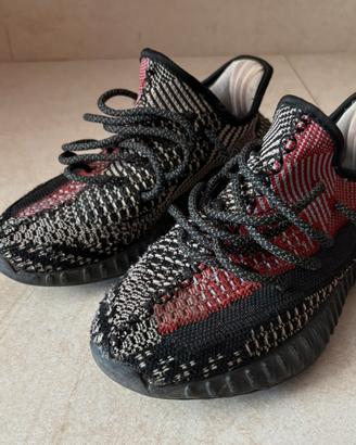 Yeezy 350 nere