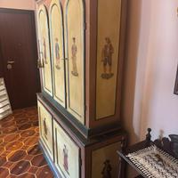 Credenza decorata dipinta a mano