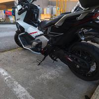 Honda adv 750