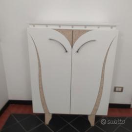 Mobiletti in legno laccato