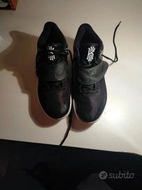 Scarpa Basket Uomo Kyrie Flytrap 3 Black/white/vol